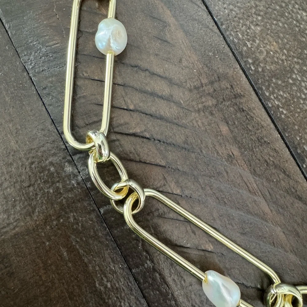 EUC Kendra Scott Lindsay Gold Tone Paperclip Chain Necklace White Pearl 20" - Picture 2 of 4